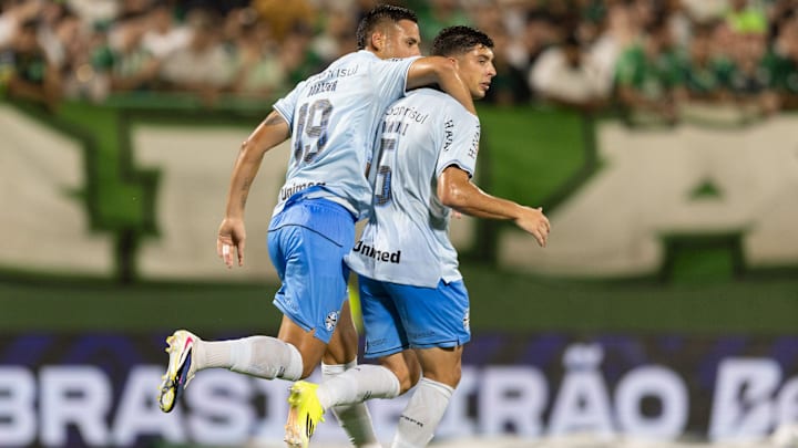 Convocado para a seleção peruana, Noriega formou o meio de campo com Nardoni na ausência do ídolo Arthur, lesionado