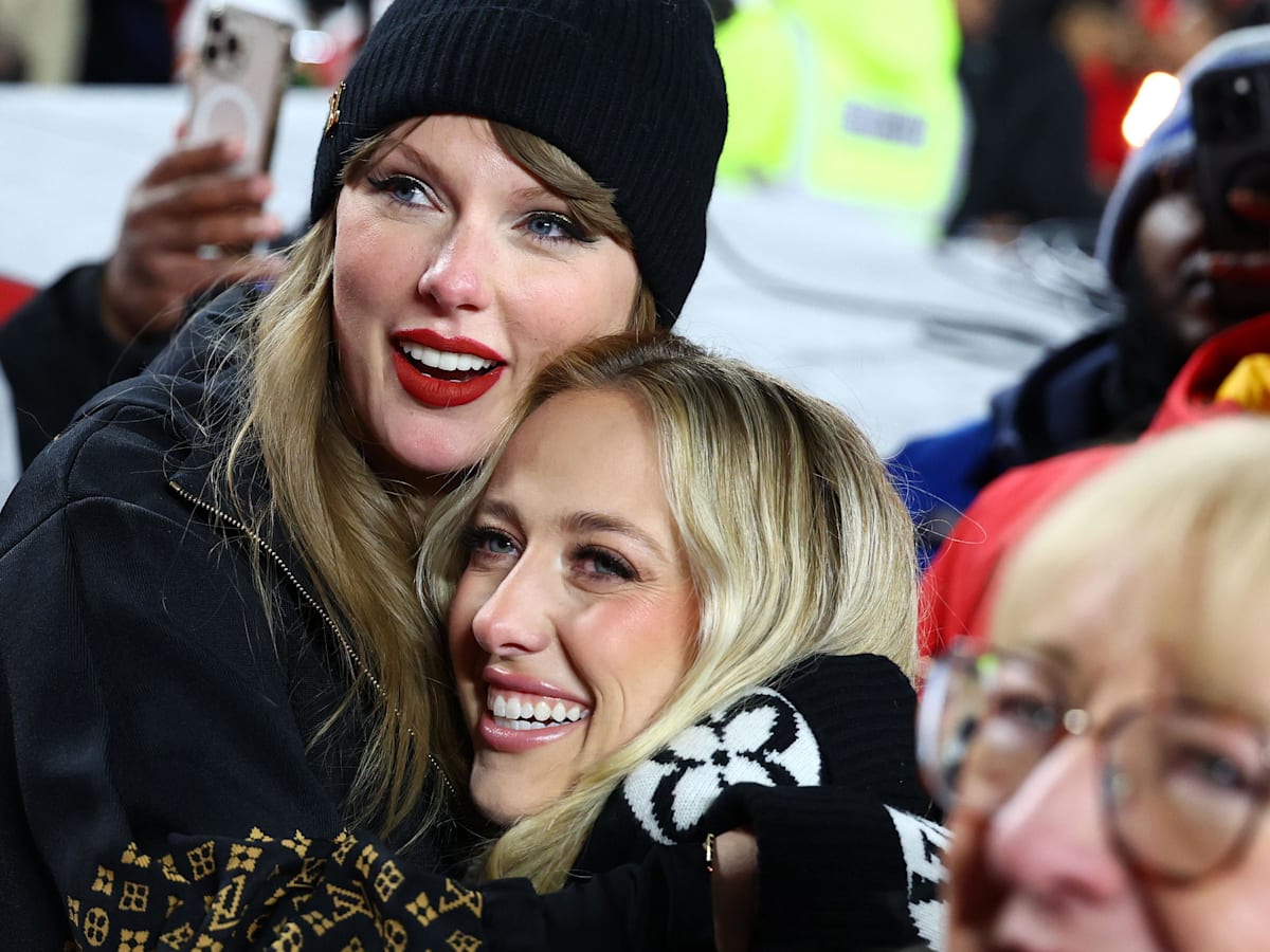 Definitive proof Brittany Mahomes, Taylor Swift are super tight