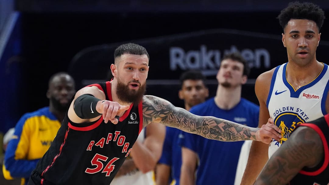 Jan 20, 2026; San Francisco, California, USA;  Toronto Raptors forward/center Sandro Mamukelashvili (54) guards Golden State Warriors forward Trayce Jackson-Davis (32) in the fourth quarter at Chase Center. Mandatory Credit: David Gonzales-Imagn Images