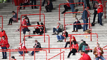 90min diskutiert: Vereinzelte Fans oder niemand mehr? 