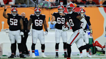 Dec 11, 2025; Tampa, Florida, USA; Atlanta Falcons tight end Kyle Pitts Sr. (8) runs with the ball after a catch against the Tampa Bay Buccaneers during the second quarter at Raymond James Stadium. Mandatory Credit: Kim Klement Neitzel-Imagn Images