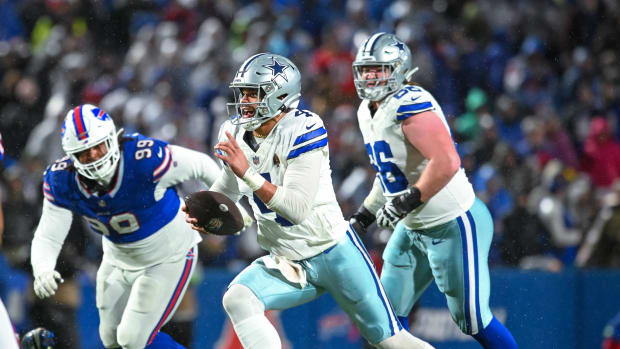 Dallas Cowboys quarterback Dak Prescott (4) runs the ball against the Buffalo Bills 