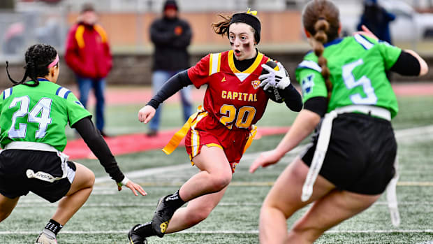 Pippin Crump makes move for Capital in 2025 Washington high school girls flag football championship game against Woodinville.