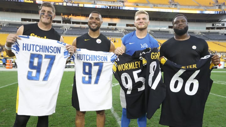 Detroit Lions Aidan Hutchinson (97) exchanges jerseys with Pittsburgh Steelers players