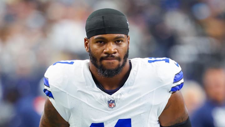 Dallas Cowboys linebacker Micah Parsons gets ready for a game.