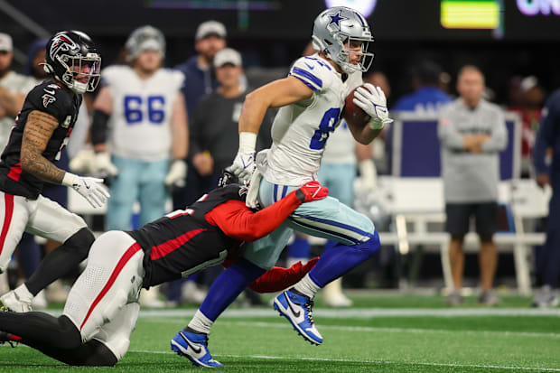 Dallas Cowboys tight end Jake Ferguson (87) breaks the tackle of Atlanta Falcons linebacker Matthew Judon 
