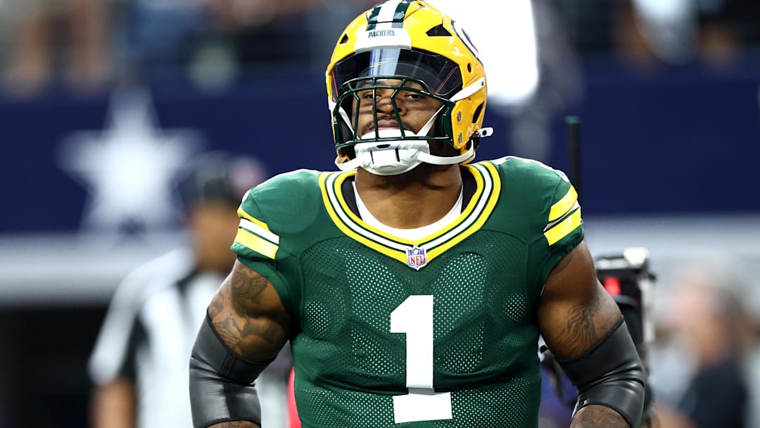 Green Bay Packers defensive end Micah Parsons (1) warms up before the game against the Dallas Cowboys at AT&T Stadium.