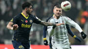 Samet Akaydin ile Ante Rebic arasındaki ikili mücadele