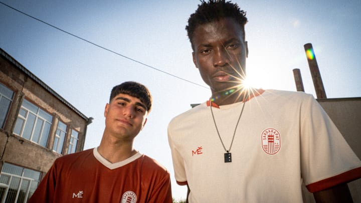 Maillot domicile et extérieur du Sardarapat FC