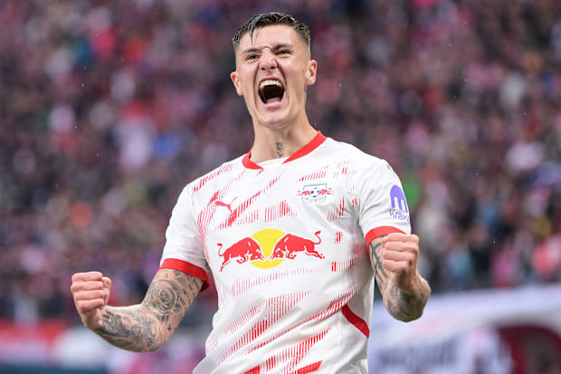 Benjamin Šeško roaring.