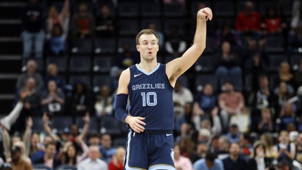 Feb 14, 2024; Memphis, Tennessee, USA; Memphis Grizzlies guard Luke Kennard (10)