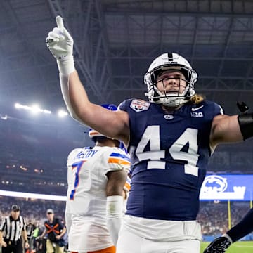 Dec 31, 2024; Glendale, AZ, USA; Penn State Nittany Lions tight end Tyler Warren (44) celebrates after scoring a touchdown against the Boise State Broncos in the Fiesta Bowl at State Farm Stadium. 