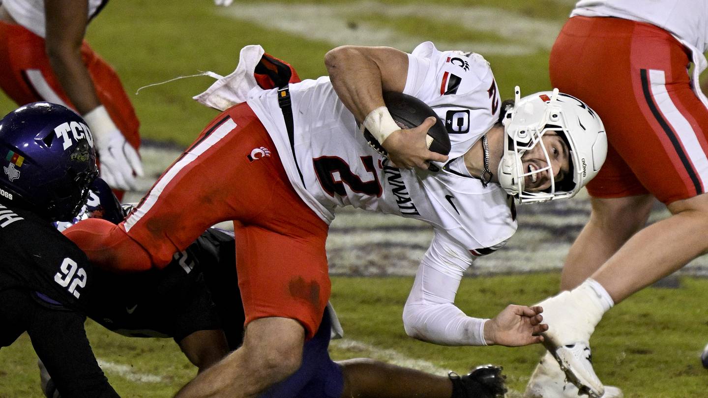 Cincinnati Bearcats Football Lagging Behind Brendan Sorsby After TCU Pro Football Focus Grades