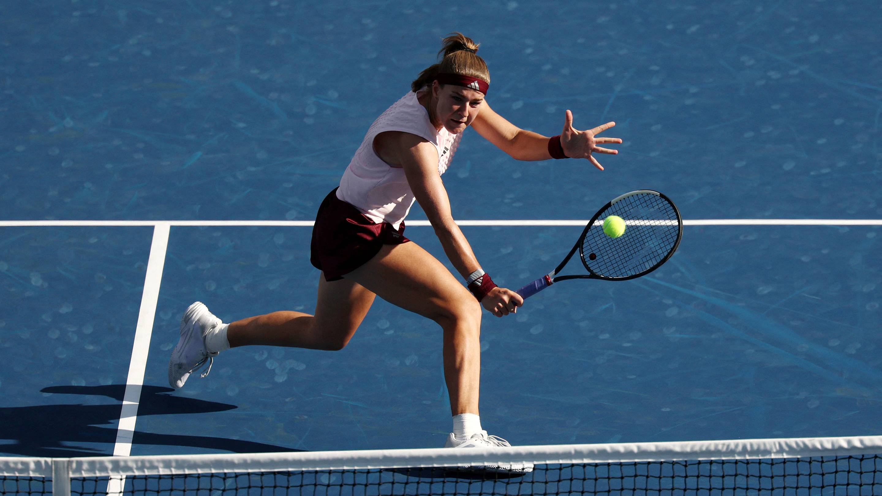 Karolína Muchová Clinches Last WTA Finals Spot After Kostyuk Retires