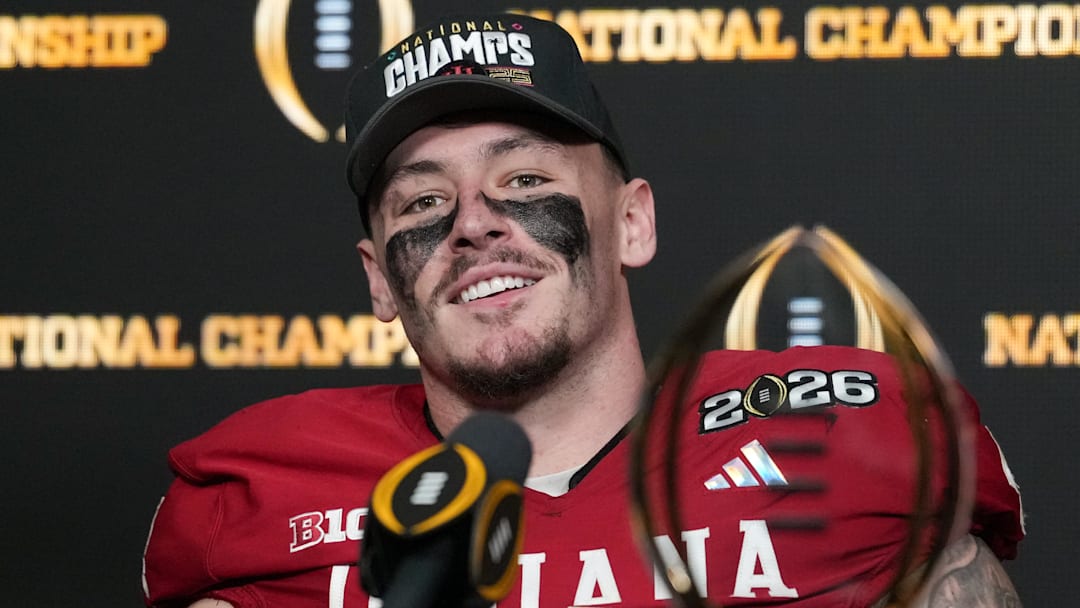 Indiana Hoosiers linebacker Aiden Fisher 