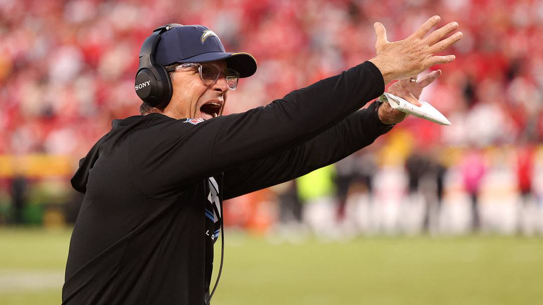 Oct 18, 2026; Kansas City, Missouri, USA; Los Angeles Chargers head coach Jim Harbaugh reacts to a play during the fourth quarter against the Kansas City Chiefs at Arrowhead Stadium. Mandatory Credit: William Purnell-Imagn Images Oct 18, 2026; Kansas City, Missouri, USA; Los Angeles Chargers head coach Jim Harbaugh reacts to a play during the fourth quarter against the Kansas City Chiefs at Arrowhead Stadium. Mandatory Credit: William Purnell-Imagn Images