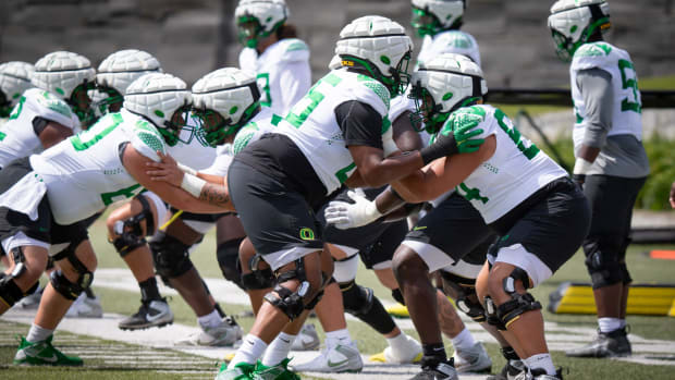 Oregon offensive linemen Ajani Cornelius, left, and Ty Delgado face off during the Ducks’ fall camp 