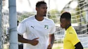 Sébastien Haller foi afastado dos treinamentos para fazer tratamento