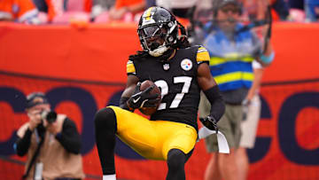 Pittsburgh Steelers cornerback Cory Trice Jr. (27) 