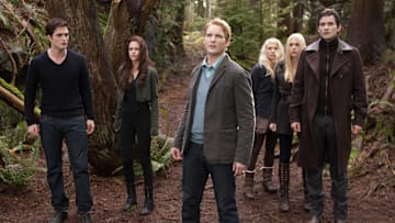 (L-R) ROBERT PATTINSON, KRISTEN STEWART, PETER FACINELLI, MyANNA BURING, CASEY LaBOW and CHRISTIAN CAMARGO star in THE TWILIGHT SAGA: BREAKING DAWN-PART 2



Ph: Andrew Cooper, SMPSP

© 2011 Summit Entertainment, LLC. All rights reserved.