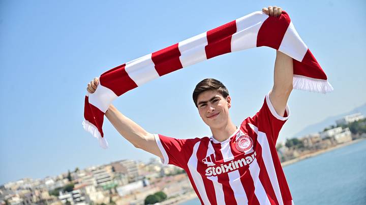 "Hormiga" González, nuevo delantero del Olympiacos "Hormiga" González, nuevo delantero del Olympiacos