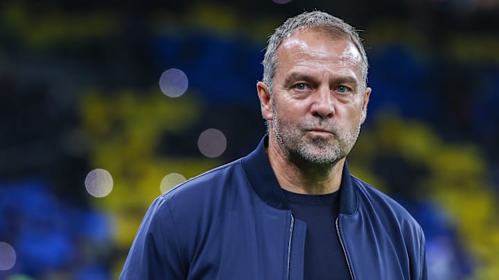 Hansi Flick está próximo de garantir mais uma temporada em novo contrato com o Barcelona Hansi Flick está próximo de garantir mais uma temporada em novo contrato com o Barcelona