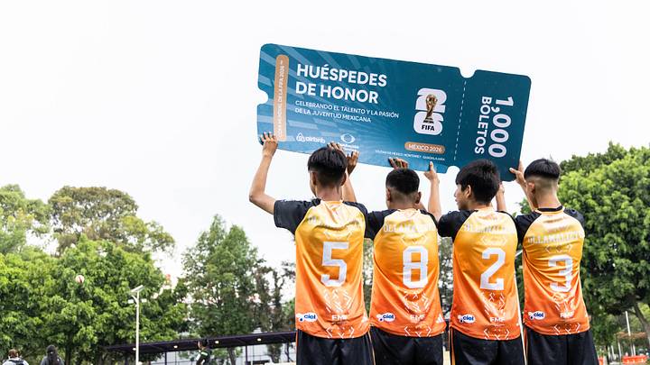 Niños presumen el premio de los mil boletos al Mundial 2026 Niños presumen el premio de los mil boletos al Mundial 2026