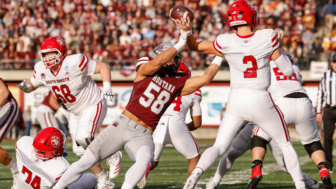 Montana linebacker Solomon Tuliaupupu (58)
