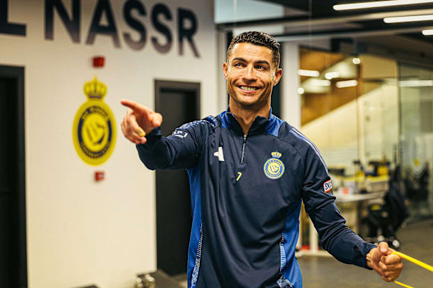 Cristiano Ronaldo pointing the way at Al Nassr.