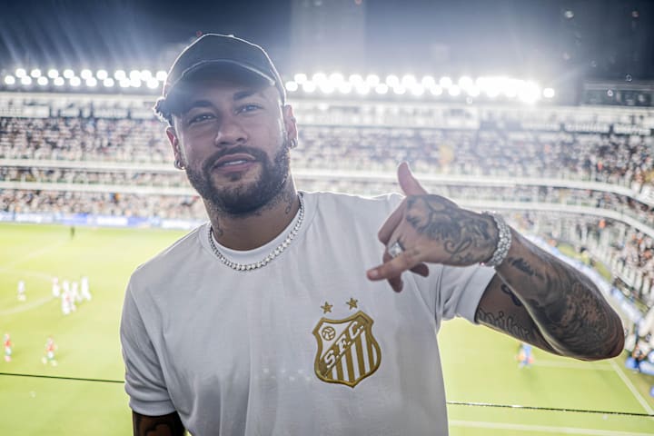 Neymar, atacante formado no Santos