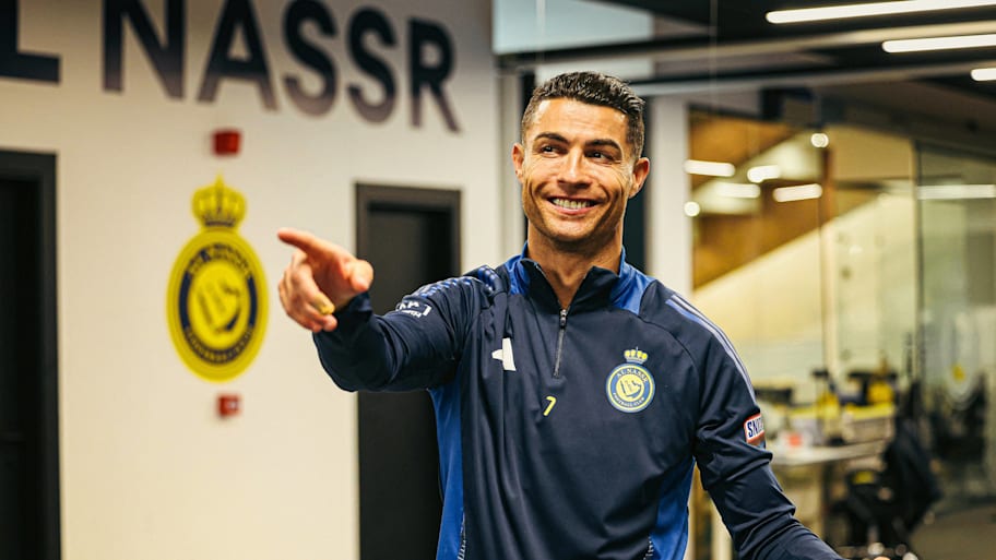 Cristiano Ronaldo pointing the way at Al Nassr.