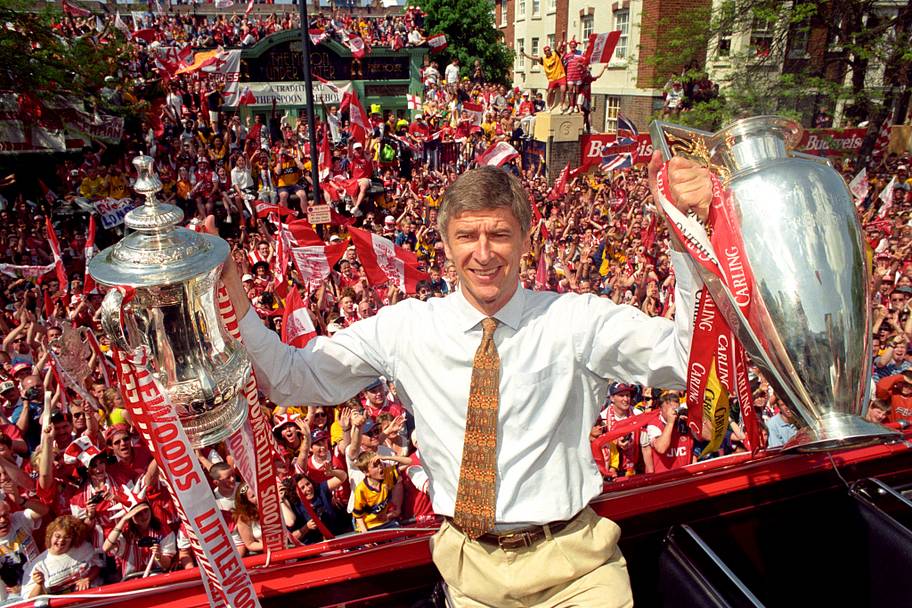 Arsene Wenger bus parade 1998