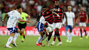 O Flamengo venceu o Cruzeiro por 2 a 1, no Maracanã, no primeiro turno.
