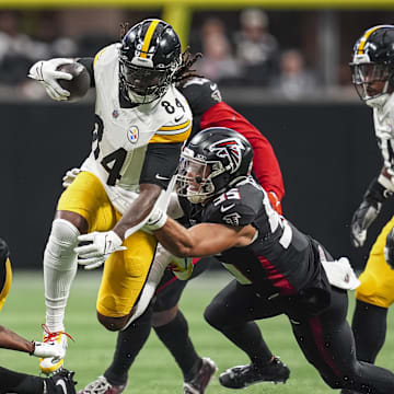 Sep 8, 2024; Atlanta, Georgia, USA; Pittsburgh Steelers running back Cordarrelle Patterson (84) runs against Atlanta Falcons linebacker Kaden Elliss (55) at Mercedes-Benz Stadium. Mandatory Credit: Dale Zanine-Imagn Images