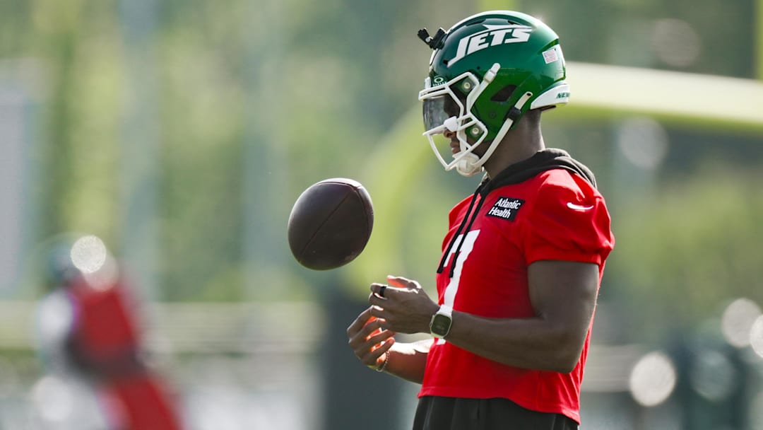 NY Jets quarterback Justin Fields