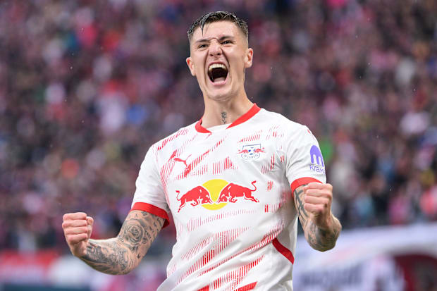 Benjamin Šeško roaring.