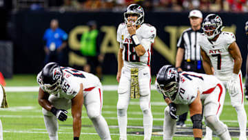 Nov 10, 2024; New Orleans, Louisiana, USA;   Atlanta Falcons quarterback Kirk Cousins (18) looks over the New Orleans Saints defense during the first half at Caesars Superdome. Mandatory Credit: Stephen Lew-Imagn Images