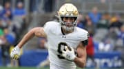 Nov 15, 2025; Pittsburgh, Pennsylvania, USA;  Notre Dame Fighting Irish tight end Eli Raridon (9) runs after a catch against the Pittsburgh Panthers during the fourth quarter at Acrisure Stadium. Mandatory Credit: Charles LeClaire-Imagn Images