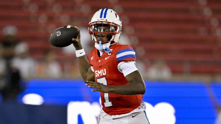 Southern Methodist Mustangs quarterback Kevin Jennings (7) 