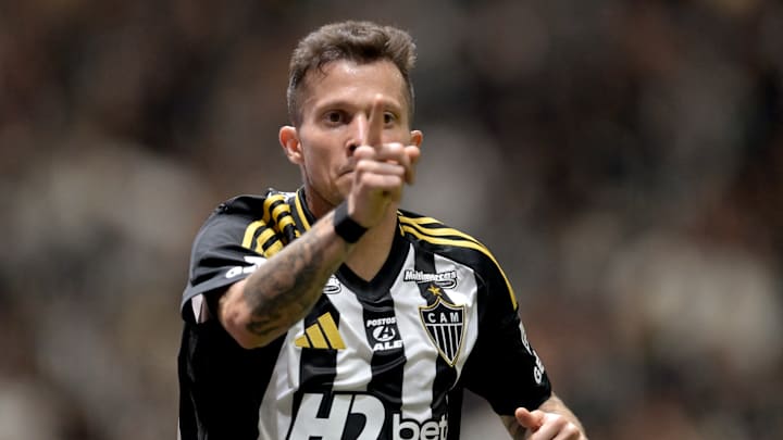 Bernard é um dos jogadores experientes do elenco alvinegro Bernard é um dos jogadores experientes do elenco alvinegro