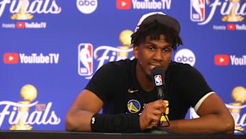 Kevon Looney seguirá en los Warriors