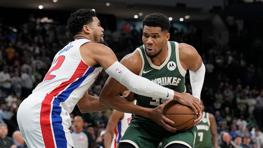 Detroit Pistons v Milwaukee Bucks Detroit Pistons v Milwaukee Bucks