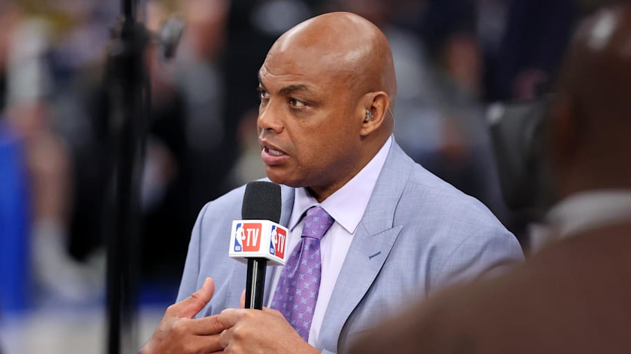 NBA TV analyst Charles Barkley talks on a show. | Kevin Jairaj-Imagn Images