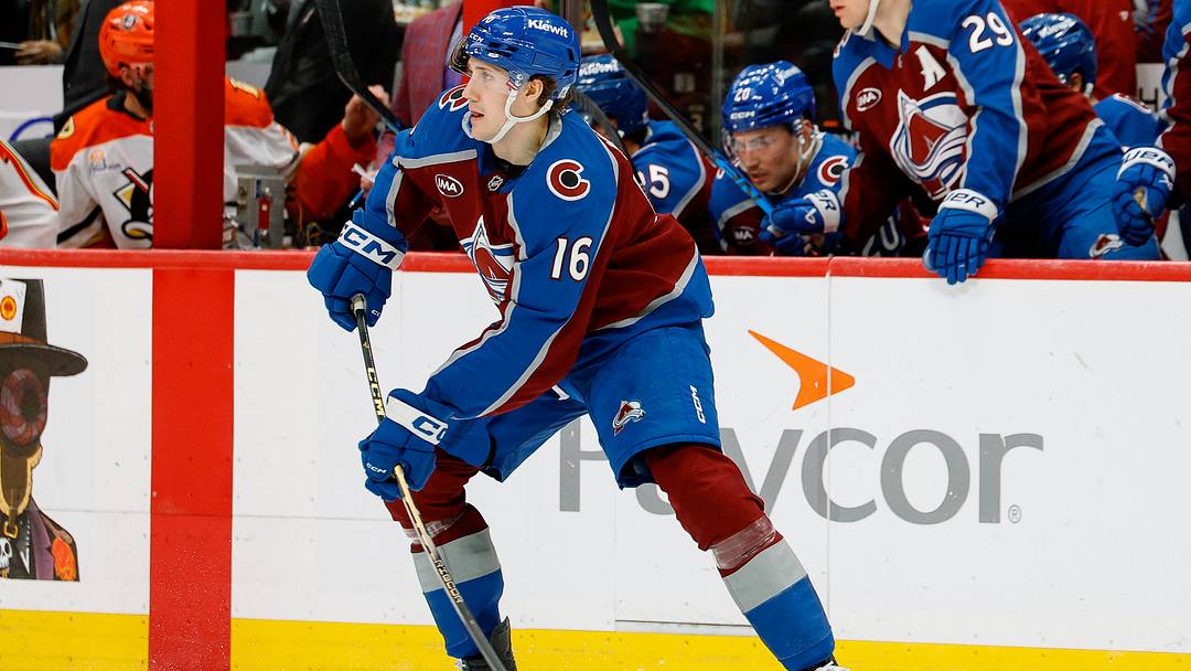 Jan 21, 2026; Denver, Colorado, USA; Colorado Avalanche left wing Taylor Makar (16) controls the puck in the third period against the Anaheim Ducks at Ball Arena. Mandatory Credit: Isaiah J. Downing-Imagn Images Jan 21, 2026; Denver, Colorado, USA; Colorado Avalanche left wing Taylor Makar (16) controls the puck in the third period against the Anaheim Ducks at Ball Arena. Mandatory Credit: Isaiah J. Downing-Imagn Images