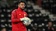 Sergio Romero chegou a ser especulado no Flamengo | Derby County v Manchester United - FA Cup Fifth Round