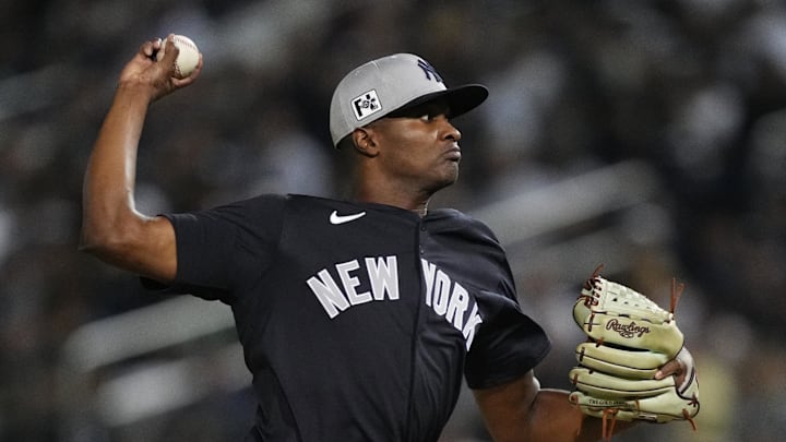 Mar 8, 2025; West Palm Beach, Florida, USA; New York Yankees pitcher Yerry De Los Santos (73) pitches in the fourth inning against the Houston Astros at CACTI Park of the Palm Beaches. Mandatory Credit: Jim Rassol-Imagn Images Mar 8, 2025; West Palm Beach, Florida, USA; New York Yankees pitcher Yerry De Los Santos (73) pitches in the fourth inning against the Houston Astros at CACTI Park of the Palm Beaches. Mandatory Credit: Jim Rassol-Imagn Images