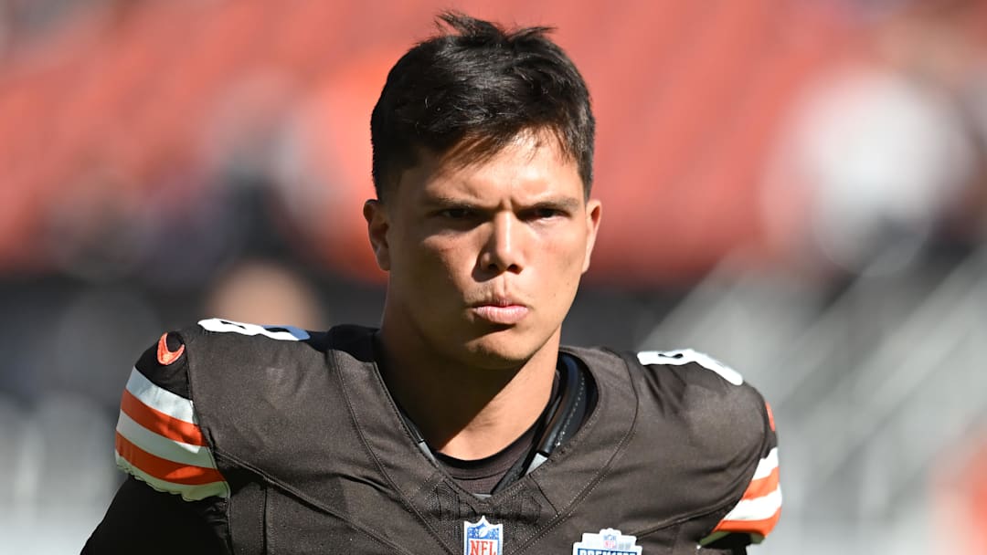 Cleveland Browns quarterback Dillon Gabriel (8) Cleveland Browns quarterback Dillon Gabriel (8)