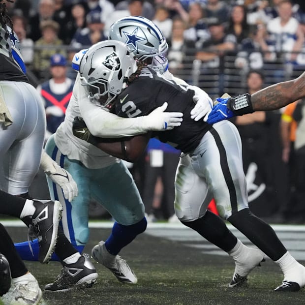 Dallas Cowboys defensive end Donovan Ezeiruaku tackles Las Vegas Raiders running back Ashton Jeanty for a safety.