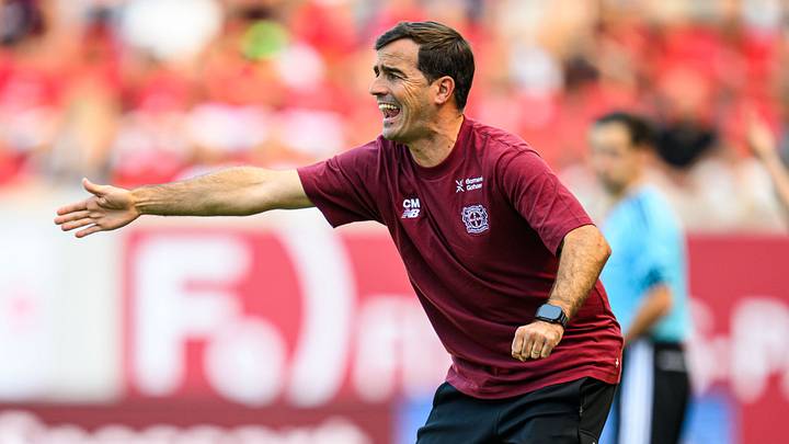 Wer wird Carles Martinez neuer Linksverteidiger? Wer wird Carles Martinez neuer Linksverteidiger?