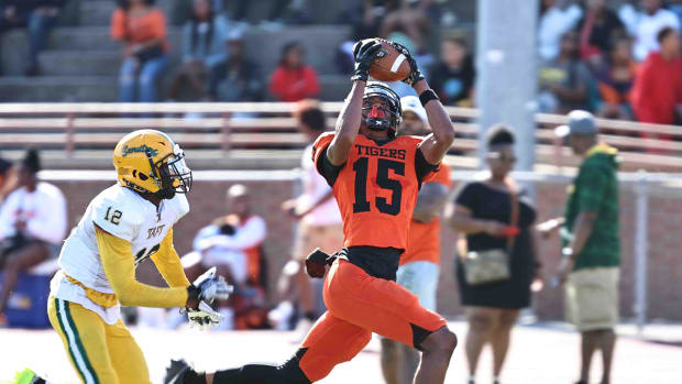 Withrow wide receiver Chris Henry Jr. (15) catches a touchdown pass in front of Taft's Quinton Price (12) during the Tigers' 